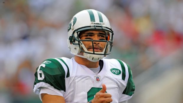 Former Jets QB Mark Sanchez thumbs up